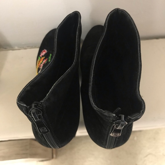 BooHoo Platform Velvet Dragon Embroidered Booties - Picture 9 of 15